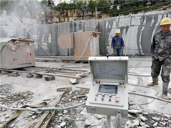 長沙凱發(fā)超硬材料科技有限公司,長沙礦山石材開采設(shè)備銷售,長沙金剛石繩鋸機銷售,金剛石串珠繩生產(chǎn)銷售，水平鉆機生產(chǎn)銷售