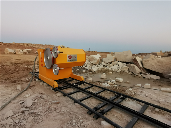 長沙凱發(fā)超硬材料科技有限公司,長沙礦山石材開采設(shè)備銷售,長沙金剛石繩鋸機銷售,金剛石串珠繩生產(chǎn)銷售，水平鉆機生產(chǎn)銷售